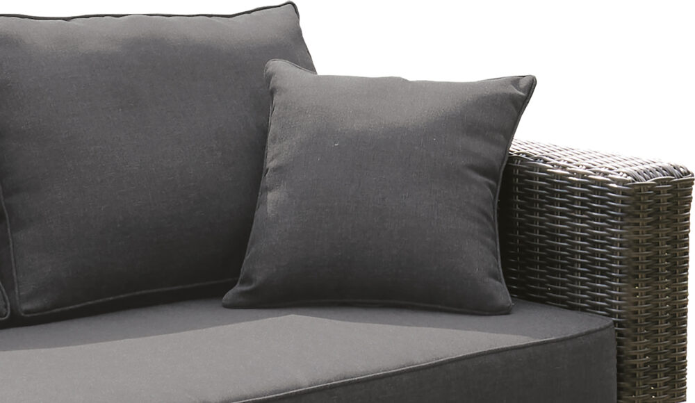 アニークは別売りの置きクッションもお求めいただけます。