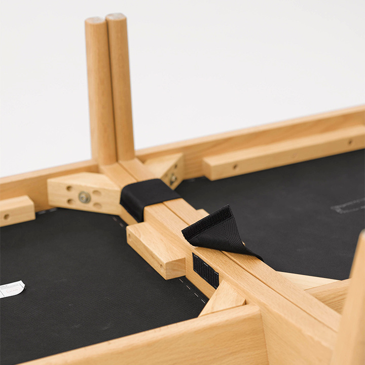 セルモスは別売りのジョンとパーツを使用して椅子同士を連結固定することができます。